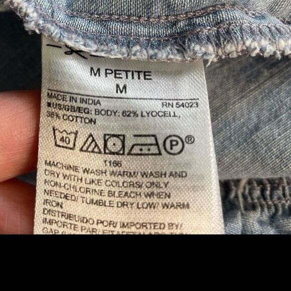 Gap Chambray Ruffle Wrap skirt. Petite Medium - Picture 7 of 7